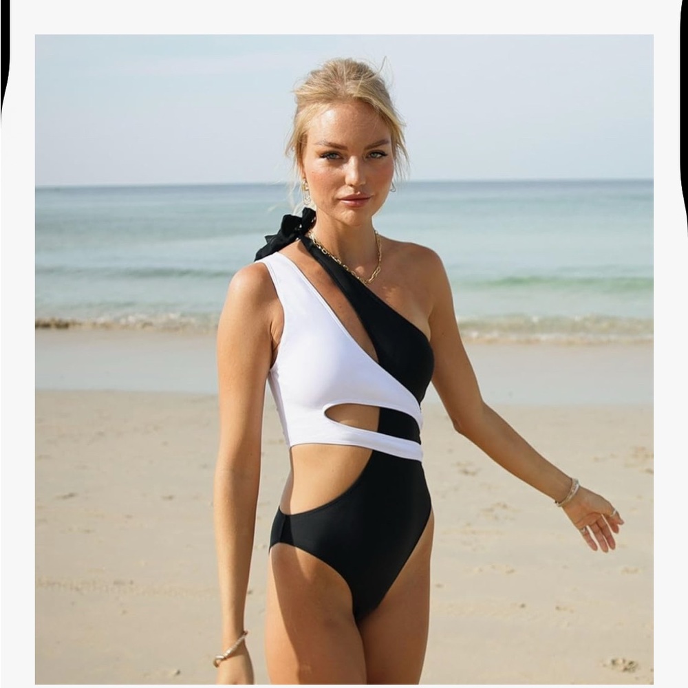 Stylish Black & White One-Shoulder Swimsuit one piece w/cutouts women’s size M